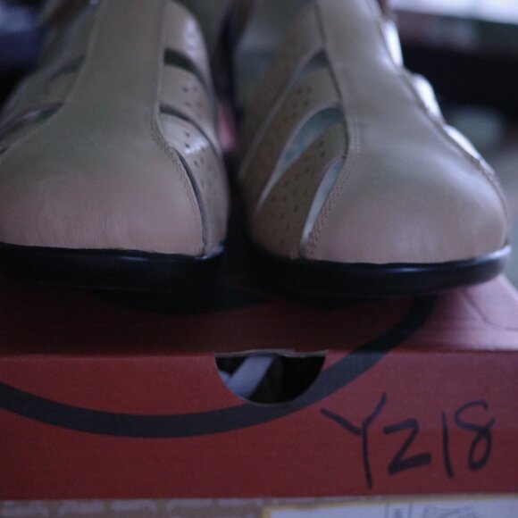 Propet Women's leather Sandals, 9.5 wide width, New In the Box - Picture 3 of 4